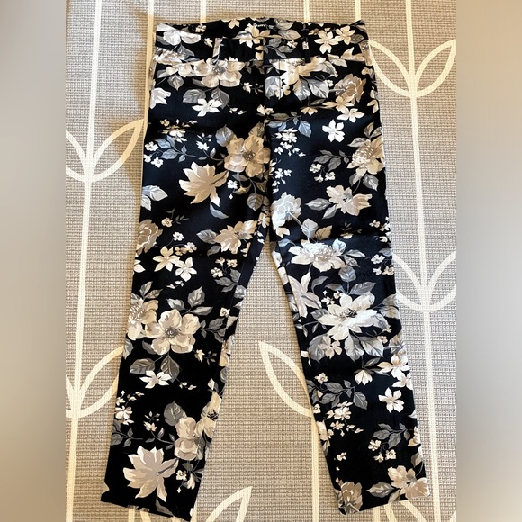 Old Navy Pants - 3/$24 Old Navy Pixie ankle